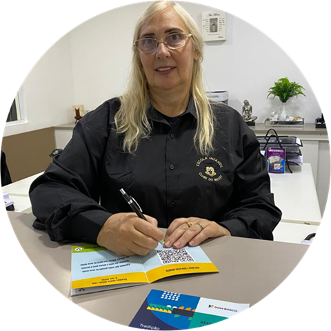 Juliana - Secretaria Escolar